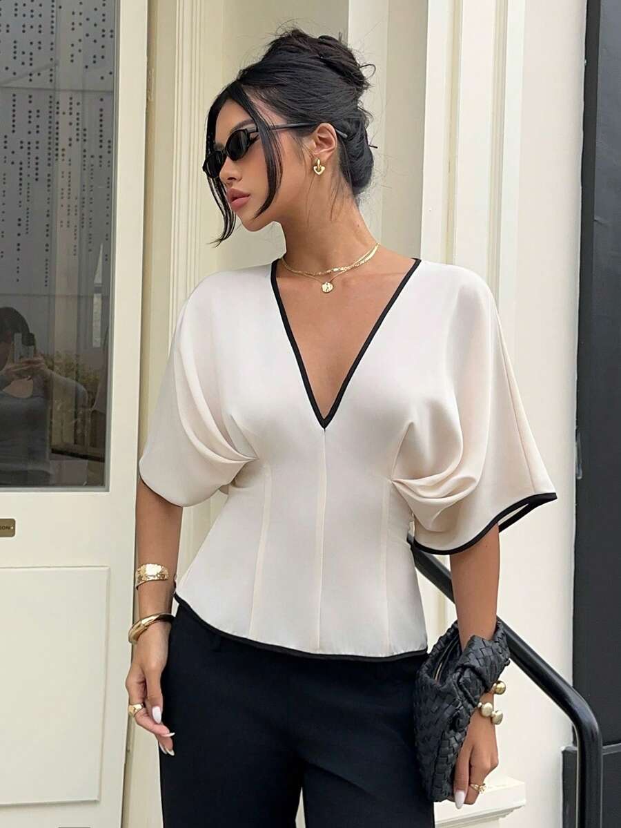 Siren Gaze 女士V领撞色滚边修身蝙蝠袖衬衫 - 杏色 - 查看 1