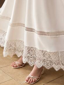 MOTF PREMIUM ĐẦM DÀI THANH LỊCH CHO NỮ, CỔ XƯA KHOÉT, KHÔNG TAY, CHẤT LIỆU REN PHỐI HỢP VÀ KHOÉT KHE. - trắng - Xem 2