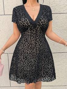 GalTyme Đầm cổ chữ V phối ren họa tiết da báo dành cho nữ cỡ lớn, kiểu dáng thường ngày. - màu đen - Xem 6