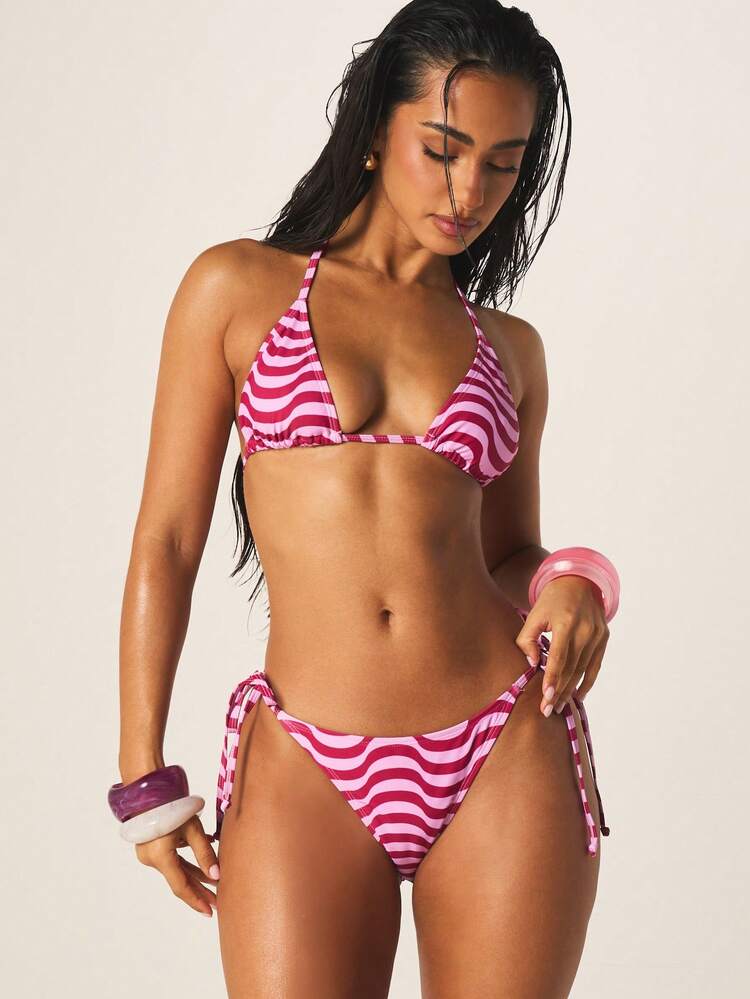 MISSGUIDED Conjunto de bikini triangular para mujer con parte superior de cuello halter con estampado de olas y Bottom con lazos laterales, traje de baño de dos piezas para playa de verano