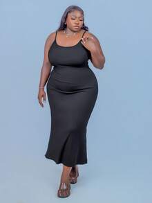 CurvyTilda Talla grande Vestido de tirantes unicolor - Negro - Ver 1