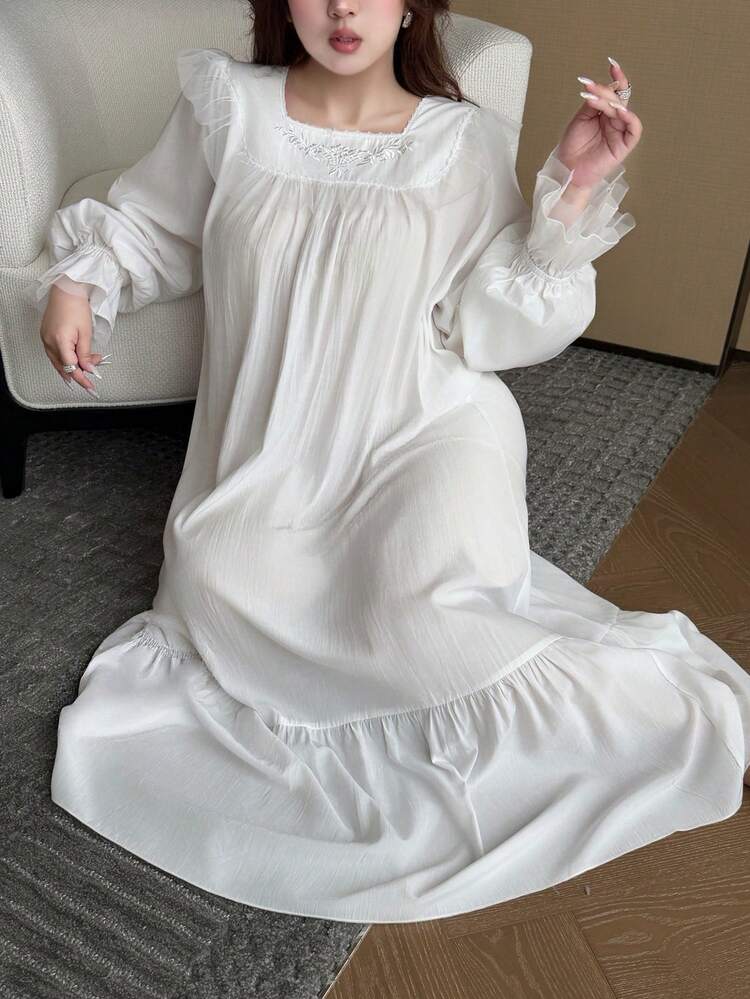 Dazy Plus Plus Size Women Loose Chiffon Patchwork Collar Embroidered Floral Pattern Sexy Flare Sleeve Nightgown, White, Spring/Summer