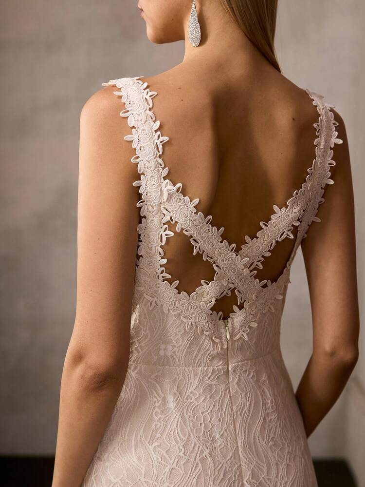 MOTF Soiréza WOMEN SWEETHEART NECK LACE GOWN WITH BACK CROSS STRAPS, FLORAL LACE ACCENTS, A-LINE FLOWING SKIRT WITH TRAIN & SHEER LIGHTWEIGHT FABRIC , IDEAL FOR WEDDINGS, GALA DINNERS, CELEBRATIONS & FORMAL PARTIES