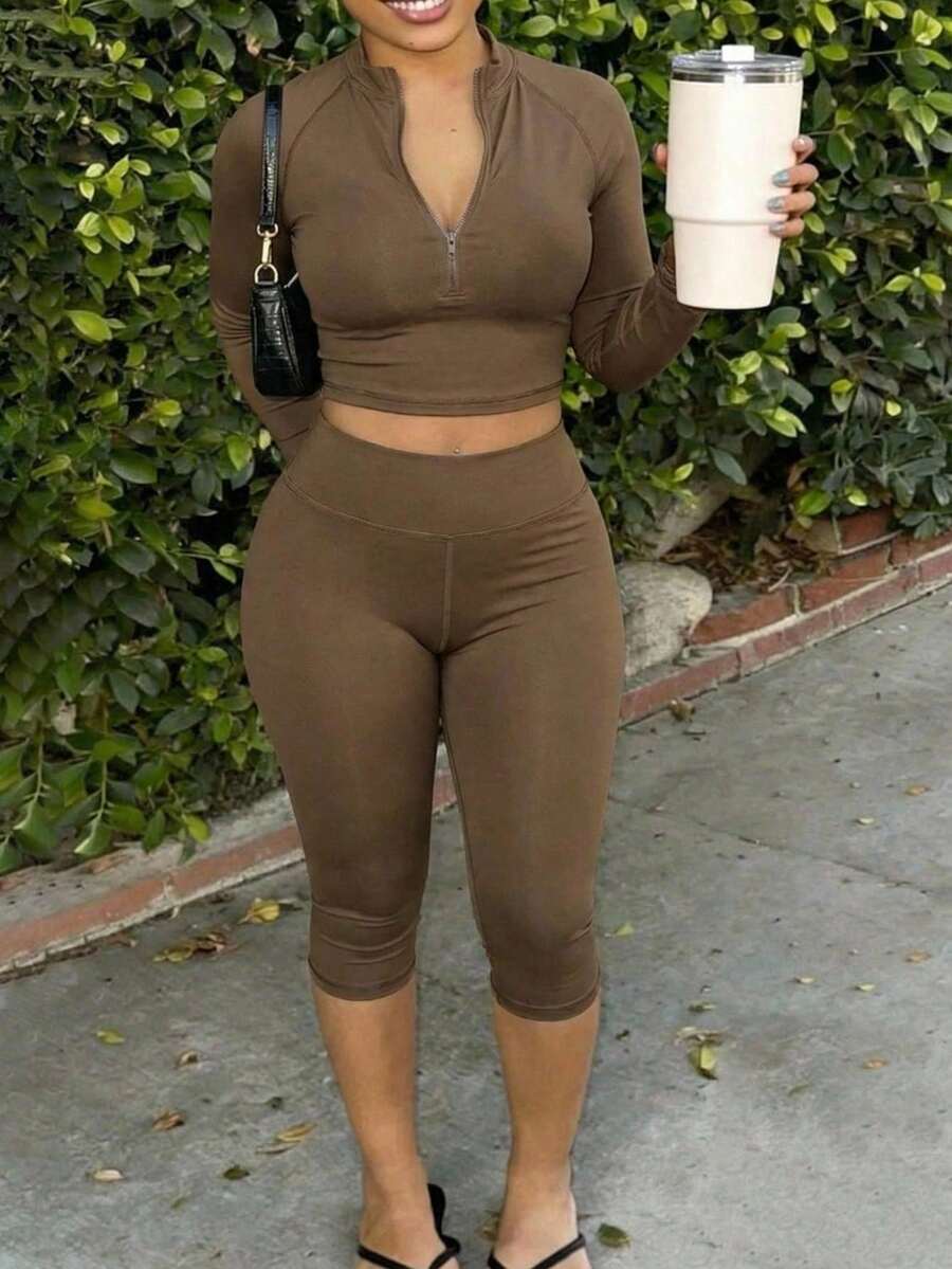 Slaydiva Neuer Frühlingsanfang, Frühlings- und Sommerfestival, Valentinstag, Ostern Lässig, einfacher und Basic Stil, Y2K Street Sweet, tägliches Date, Hot Girl Stil, sexy, sportlich und stilvoll, kleiner Stehkragen, halbe Öffnung Revers, Reißverschluss Stil, langärmliges Top + enge Hose, 3/4 Hose, Hasselblad Faden Dekoration, graubraunes Set für Frauen, Zweiteiler - Kaffeebraun - Übersicht 1