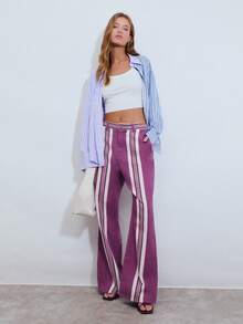 Nöista 这款纽扣衬衫采用独特的条纹图案，两侧饰有对比鲜明的竖条纹。经典领型，长袖设计。适合春季、夏季和复活节穿着。 - 淺灰紫 - 查看 3