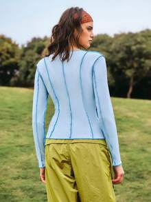 Medorelle RUN HIKE 女士户外罗纹3D锁边长袖T恤，适合徒步、露营、运动休闲等各种场合。浅蓝色长袖罗纹针织上衣，外露缝线和圆领设计，休闲百搭，适合春季、夏季外出穿着。 - 淺藍色 - 查看 2