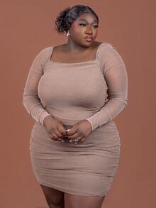 CurvyTilda 大碼一字肩褶邊金屬亮絲緊身洋裝 - 卡其色 - 查看 4