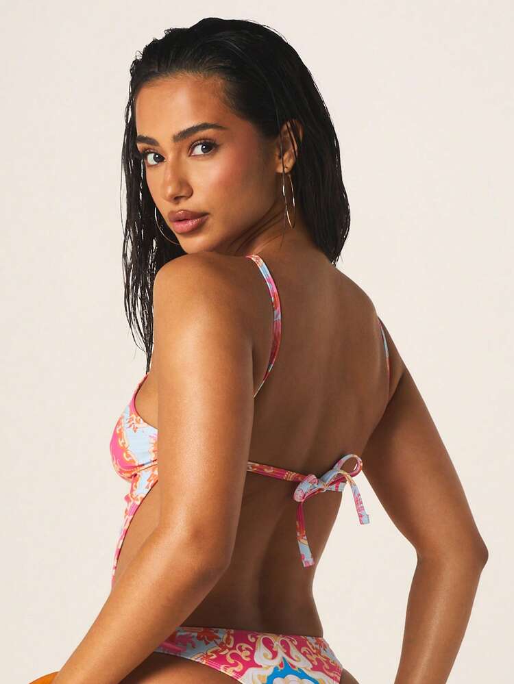 MISSGUIDED Traje de baño de una pieza con cuello halter y espalda descubierta con estampado ornamental