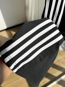 Comfortcana Calça de Moletom Casual com Elástico na Cintura e Estampa de Listras Laterais, Plus Size - Preto e Branco - Visão 5