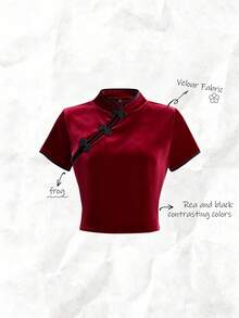 Olithes 女士时尚通勤中国风撞色T恤，饰有精致荷叶边和立领，简约修身立领女式T恤，中式立领，通勤及派对穿着，红色天鹅绒面料，适合派对、新年假期等场合。 - 酒紅色 - 查看 8