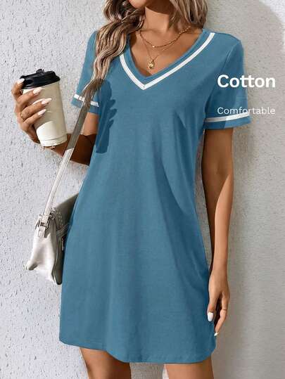 EMERY ROSE Vestido de Tricô Preto com Decote em V e Fita Contrastante, Moda Casual