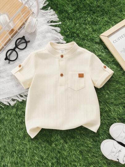 SHEIN 1件男童米色立领短袖Polo衫，质感面料，休闲学院风，舒适时尚，百搭实用，柔软面料，适合日常穿着、旅行、户外活动、节日派对、夏季海滩度假、春夏穿着。