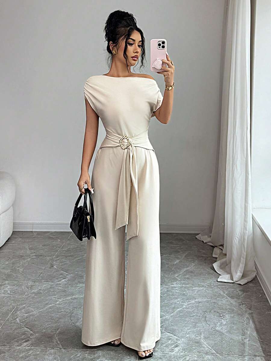 SHEIN Elenzya 女士纯色针织优雅连体裤，不对称肩部设计，时尚修身连体裤，腰部饰有金属装饰系带，适合日常穿着、参加节日庆典和夏季派对等场合。 - 杏色 - 查看 1