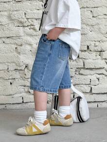 SHEIN Young Boy New Fashion Distressed Casual Soft Basic Simple Splicing Loose Fit Blue Denim Baggy Cropped Jeans Spring Summer,For Spring/Summer Dailywear, Streetwear,Beach,Vacation, Casual, Graphic Jeans,Jeans,4-Year-Old Jeans,Summer Jeans,Casual Jeans - Light Wash - View 6