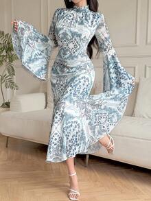 DAZY Women's Elegant 2-Piece Set: Mandarin Collar Flare Sleeve Top And Mini Skirt With Cashew Pattern - Blue - View 4