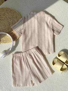 SHEIN Bộ 2 món áo sơ mi ngắn tay kẻ sọc và quần short cạp chun kẻ sọc cho bé trai, thích hợp mặc trong nhà, ngoài trời, hàng ngày, chơi thể thao, vui chơi, dự tiệc, chụp ảnh, đi nghỉ mát, lễ hội, mùa xuân và mùa hè. - Màu Khaki - Xem 3