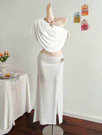 SaltGleam SaltGleam Áo thun nữ mùa hè thanh lịch, gợi cảm, cổ khoét sâu, xếp nếp, trang trí kim loại, kiểu dáng bất đối xứng