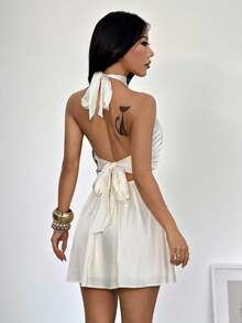 SHEIN PETITE 女士纯色露背扭结褶皱挂脖迷你连衣裙,适合秋季、圣诞节、新年、感恩节等场合,优雅派对礼服,婚礼宾客礼服,舞会礼服,正式礼服,晚礼服,时尚婚礼 - 杏色 - 查看 4