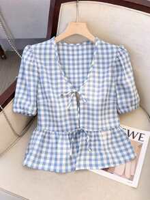 Franclia 女士优雅格子休闲百搭简约格子短衬衫，系带蝴蝶结设计，春夏风格，泡泡袖，荷叶边下摆，复古法式时尚风格上衣，格子女式衬衫，夏季系带上衣，适合夏季、海滩度假、约会、音乐节等场合。蓝白相间上衣 - 藍白色 - 查看 1