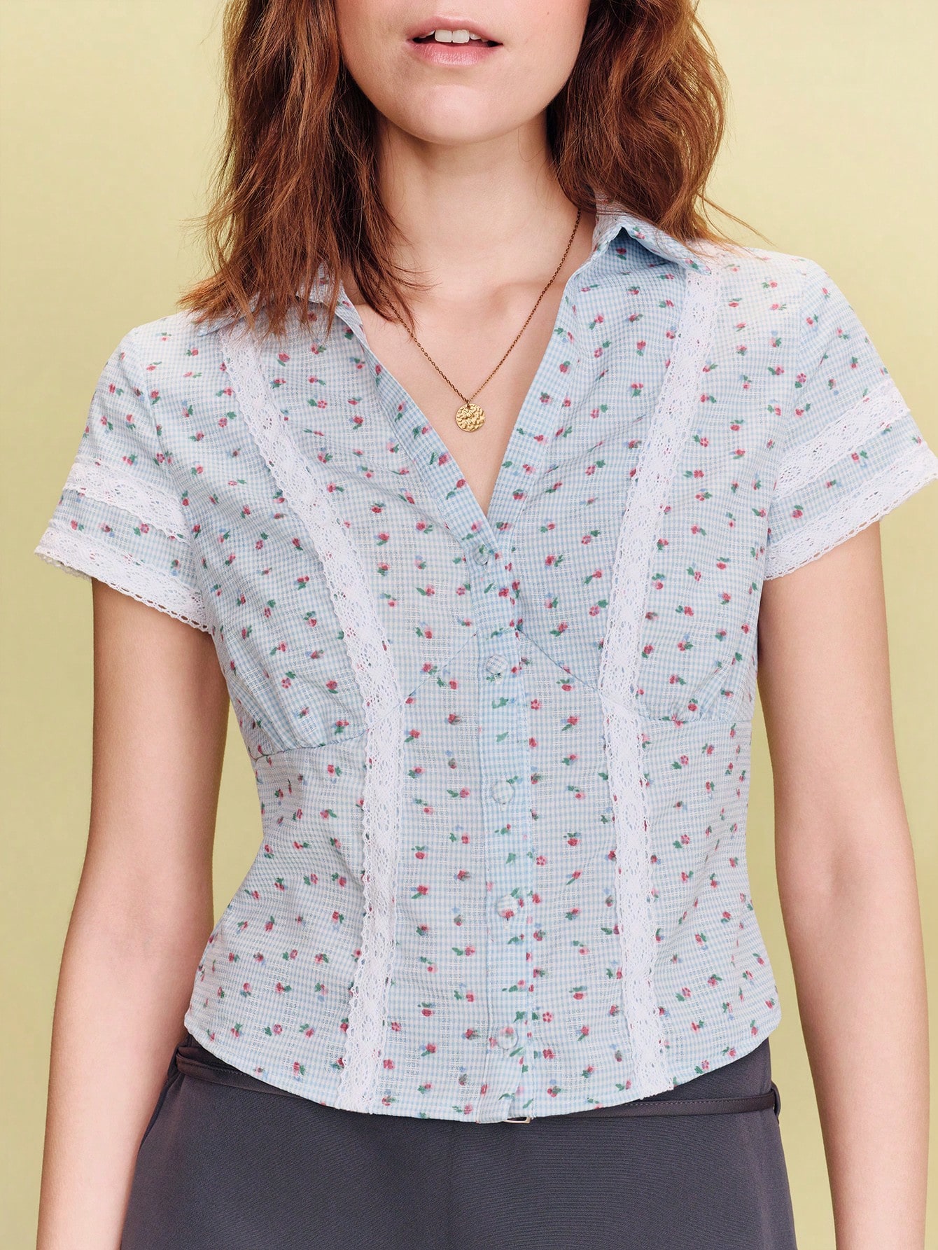 Fitted Floral Gingham Blouse With Lace-Trimmed Collar Spring Summer French Style Parisian Style Business Casual