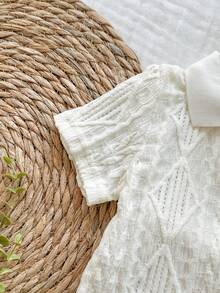 SHEIN Vintaside Kids طقم ملابس علوية كاجوال قصير الأكمام مع شورت جينز مغسول مناسب للاستخدام اليومي والتخييم العائلي والتسوق والتناول، مصمم بسيط مناسب للأطفال الصغار - لون مشمشي - مشاهدة 8