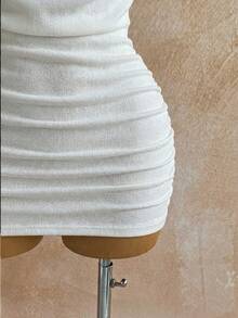 Soleia 女士亮片露背系带褶皱优雅迷你连衣裙，适合约会和派对 - 白色 - 查看 4