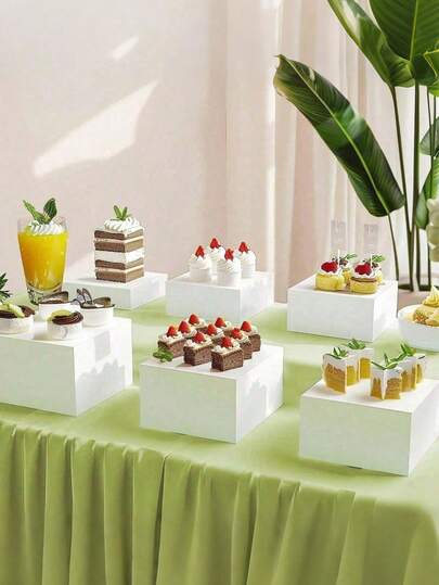 Présentoir de buffet en acrylique blanc, boîte de rangement cosmétique, convient pour les présentations de mariage et de fête.