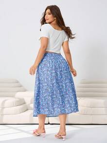 Solflare 春夏新款休闲蕾丝拼接蝴蝶结短袖紧身T恤搭配蓝色碎花开衩迷你裙两件套，适合户外、日常、派对、音乐节、返校、毕业典礼、度假、街头穿搭、探索、城市漫步等多种场合，尺码齐全。 - 彩色 - 查看 3