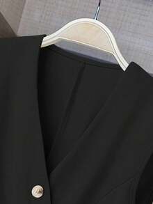 SHEIN Clasi 女士时尚通勤优雅浪漫情人节纯色褶皱不对称斜扣 V 领背心 - 黑色 - 查看 3
