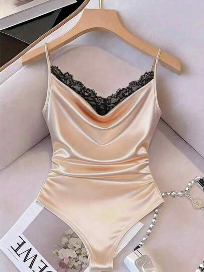 GlowEve Kadınlar için şık, kontrast dantel tasarımlı bodysuit, partiler ve geziler için ideal.