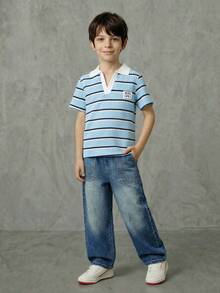 SHEIN Casuvi Kids 1件男童休闲学院风华夫格条纹针织V领Polo衫，短袖上衣，适合4-7岁男孩春夏穿着。这款阳光男童Polo衫适合户外活动和上学穿着。 - 藍白色 - 查看 10