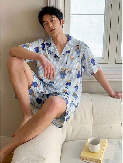 Bộ đồ ngủ 2 mảnh dành cho bé trai tuổi teen, gồm quần short tay ngắn in hình gấu lịch lãm và quần đùi.