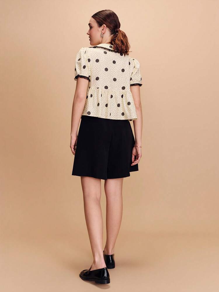 Blouse écru à pois avec col claudine et volants, Top d'été mignon, top vintage printemps-été, style français parisien, vêtements élégants