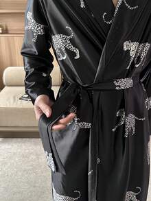 DAZY Áo choàng dài tay nam in hoa, có thắt lưng, mùa xuân - màu đen - Xem 3