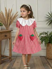 SHEIN Elladie kids 1件女童格子布刺绣领荷叶边下摆A字连衣裙，草莓装饰，休闲乡村野餐公主裙，适合小女孩 - 紅色 - 查看 7