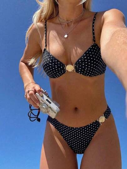 Swim Mod Conjunto de bikini de playa con parte superior bandeau con estampado de lunares, tirantes desmontables y decoración de concha metálica para mujer, primavera/verano
