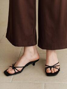 女士高跟凉鞋，款式多样，包括粗跟、方跟、杯跟和拖鞋跟，黑色套脚凉鞋，带趾环和绑带，猫跟 - 黑色 - 查看 4