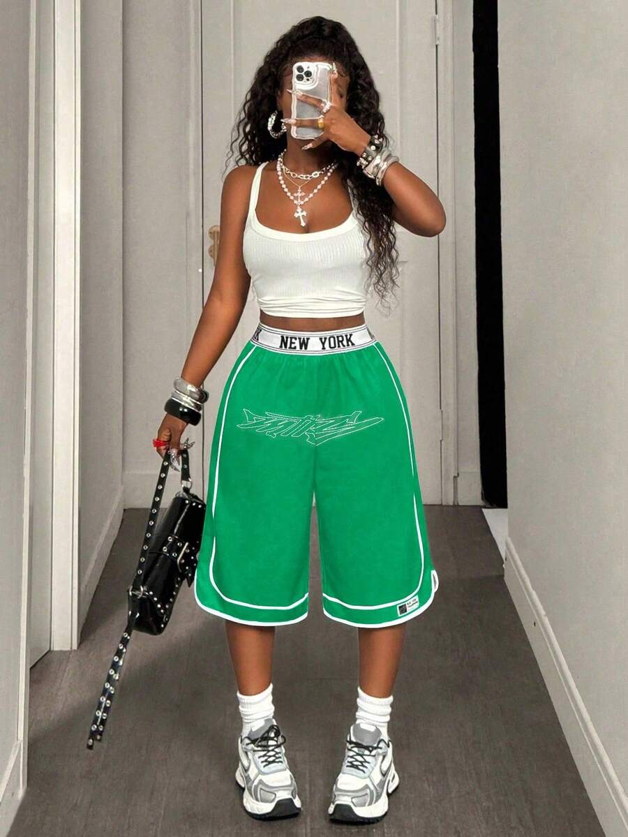 SHEIN PETITE Pantalones cortos casuales sueltos con cintura elástica y estampado de letras para mujer - Verde - Ver 1