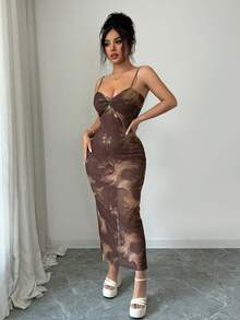 Rafferiza 这款女士两件套包括一件弹力网纱印花连衣裙和一件长款雪纺外套。设计时尚优雅，尽显女性柔美气质，V领处饰有十字绣图案，修身剪裁，搭配细肩带。适合日常穿着、通勤、约会、聚会等各种场合。 - 棕色 - 查看 6
