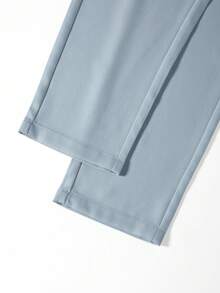 Manfinity Bizformal Quần tây nam thường ngày màu trơn có túi xéo, quần tây nam cạp cao, quần tây nam xếp ly, quần tây nam màu xám, quần dài nam mùa hè thoáng khí, quần tây nam kiểu cổ điển, thích hợp cho sinh hoạt hàng ngày, những chuyến đi cuối tuần, hoạt động ngoài trời, du lịch, môi trường làm việc thoải mái, quà tặng cho bạn trai/chồng, quà kỷ niệm/sinh nhật, tiệc tùng, kỳ nghỉ hè, năm mới, đám cưới, ngày lễ tình nhân. - Màu xanh nhạt - Xem 5