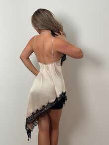 Jeta Ari 女士缎面弹力面料舒适吊带长款上衣，修身剪裁，蕾丝饰边点缀，不对称下摆设计，现代都市休闲商务风，优雅夏季上衣 - 杏色 - 查看 2