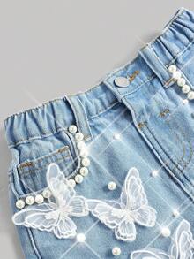 SHEIN Young Girl New Fashion Boho Casual Y2k White Faux Pearl Decor Ribbon Bowknot Light Blue Denim Loose Fit Ripped Jeans Shorts Spring Summer,For Kids Young Girl Spring/Summer Dailywears,Young Girl Streetwears,Young Girl Beach,Vacations For Young Girl,Casual For Young Girl,Toddler Shorts,4-Year-Old Young Girl Shorts ,Summer Shorts,Casual Shorts,Bowknot Shorts - Light Wash - View 3