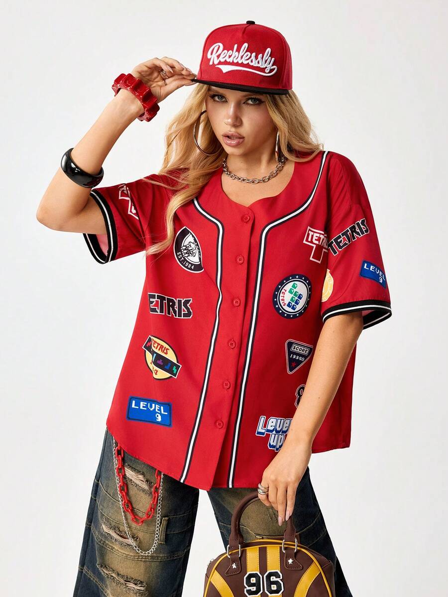 Tetris™ X SHEIN 女士字母印花短袖单排扣休闲宽松衬衫 - 紅色 - 查看 1