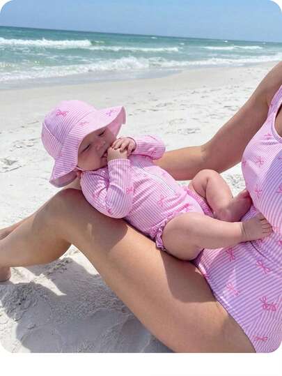 SHEIN Traje de baño de una pieza con cremallera frontal a media, volantes en el bajo y gorro de natación, con estampado de rayas y lazo, estilo vacaciones en la playa para bebés recién nacidos