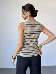 Top beige sin mangas con rayas negras. - Beis - Ver 2