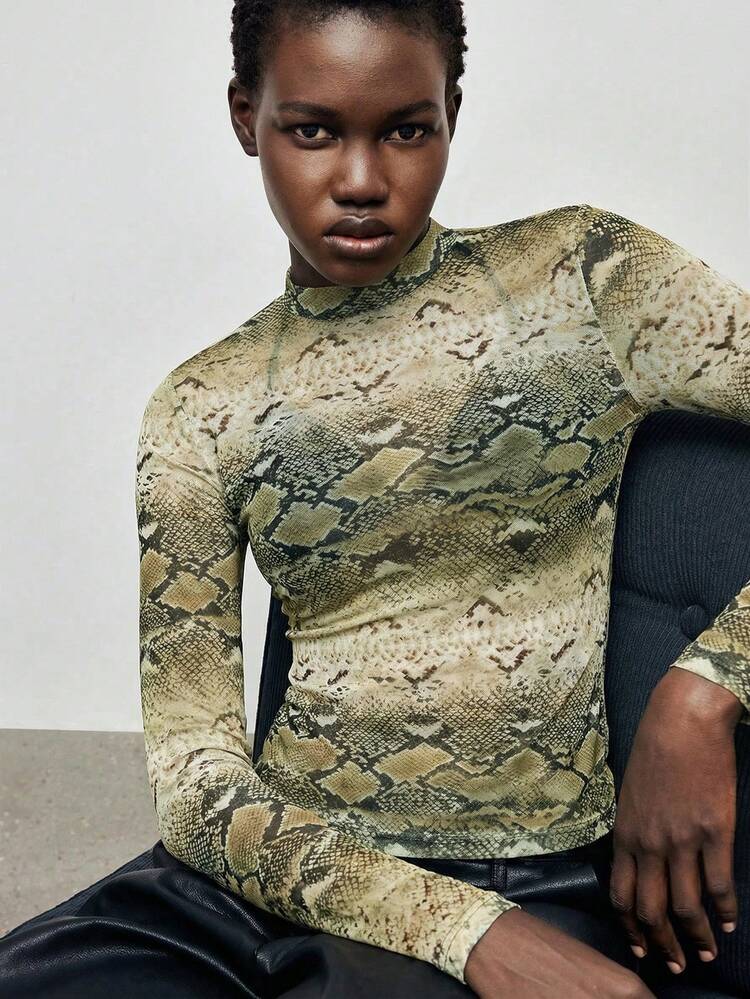 SHEIN Maija 2025 Autumn/Winter All Over Print Long Sleeve Fitted Sexy Fashionable Top, Chic Urban Commute Everyday Romantic Casual 90s Christmas New Year For Women, Thanksgiving, Party, Beach, Graduation, Versatile Minimalist Romantic, Suitable For Wedding Guest, Host, Date, Party, Concert, Stage Performance, Brunch, Airport, Multi-Occasion