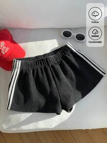 Comfortcana 女士休闲华夫格水洗棉质纹理面料弹力腰带撞色条纹侧边短裤，适合运动、日常通勤，2026年夏季新款春夏时尚女装，适合海滩度假休闲穿着。 - 彩色 - 查看 3