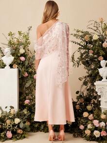 Amorya 优雅法式不对称领口网纱刺绣喇叭下摆长款连衣裙，适合女性日常穿着，春夏百搭。 - 杏色 - 查看 8