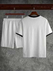 Manfinity CasualCool 男士休闲圆领提花短袖T恤套装，适合休闲、居家和通勤穿着。针织钩编花瓣纹理提花面料，撞色领口和袖口。送给丈夫和男友的礼物，送给朋友的佳品，INS热销T恤套装。 - 白色 - 查看 2