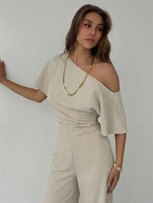 Aloruh 杏色百搭简约不对称肩部蝙蝠袖荷叶边腰部连体裤，夏季服装 - 杏色 - 查看 6